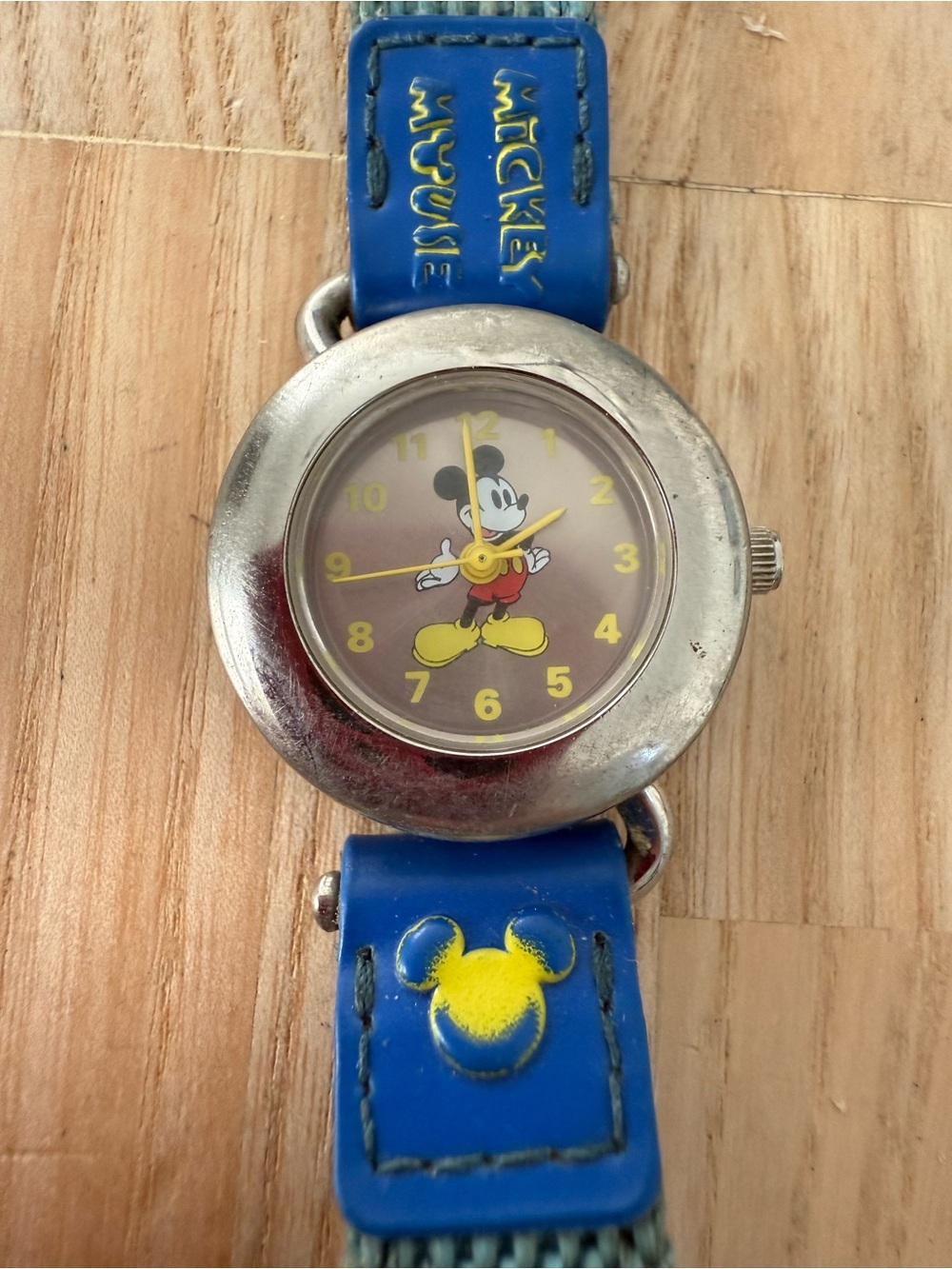 Vintage Disney store silver tone and blue Mickey Mouse watch NEW BATTERY